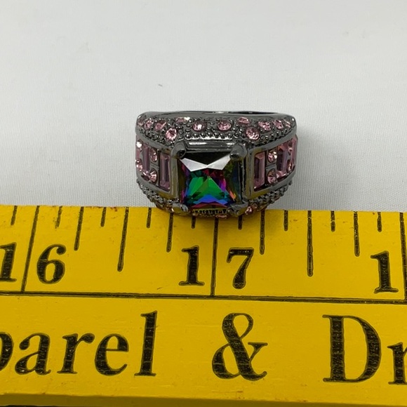 Sparkly multicolored fashion ring, size 8 - Picture 4 of 5